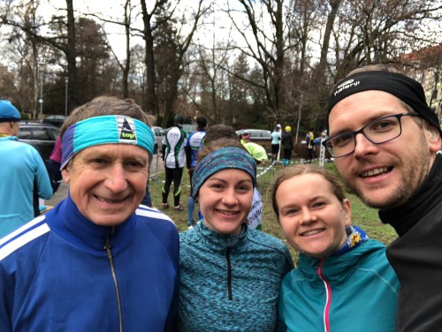 Účastníci závodu Zimní hradubické ligy - městský delší sprint