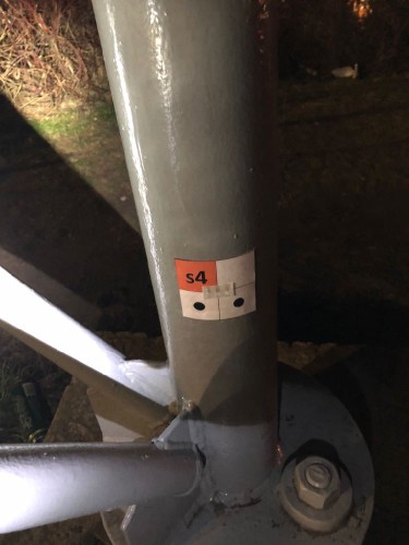 Kontrola s piktogramem na sloupu