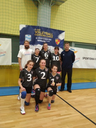 Zleva: trenér Mikoláš 